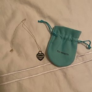 Tiffany Heart shape necklace (authentic)